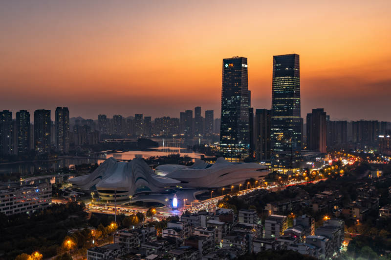 城市夜景璀璨灯火图片