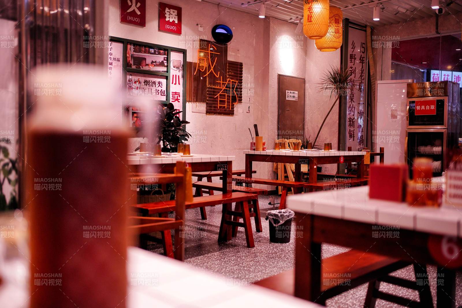 火锅店温馨一角图片