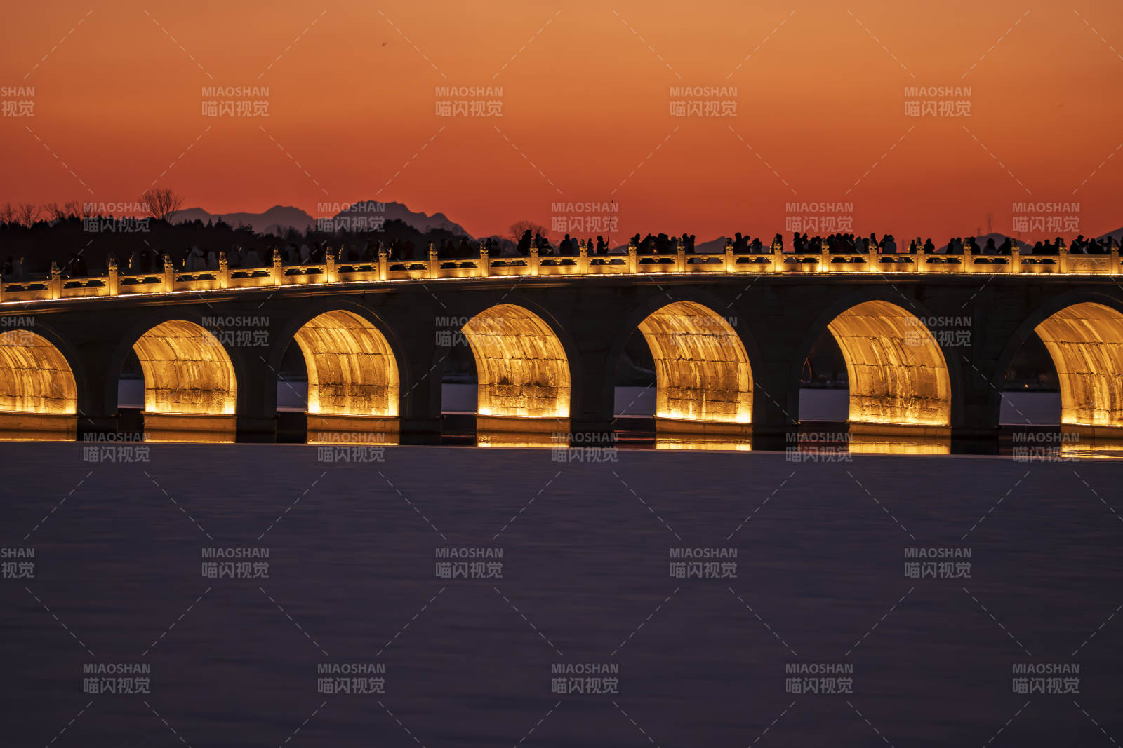 十七孔桥夜景图片