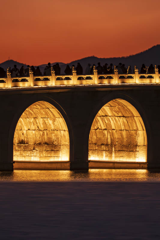 桥影映夕照图片