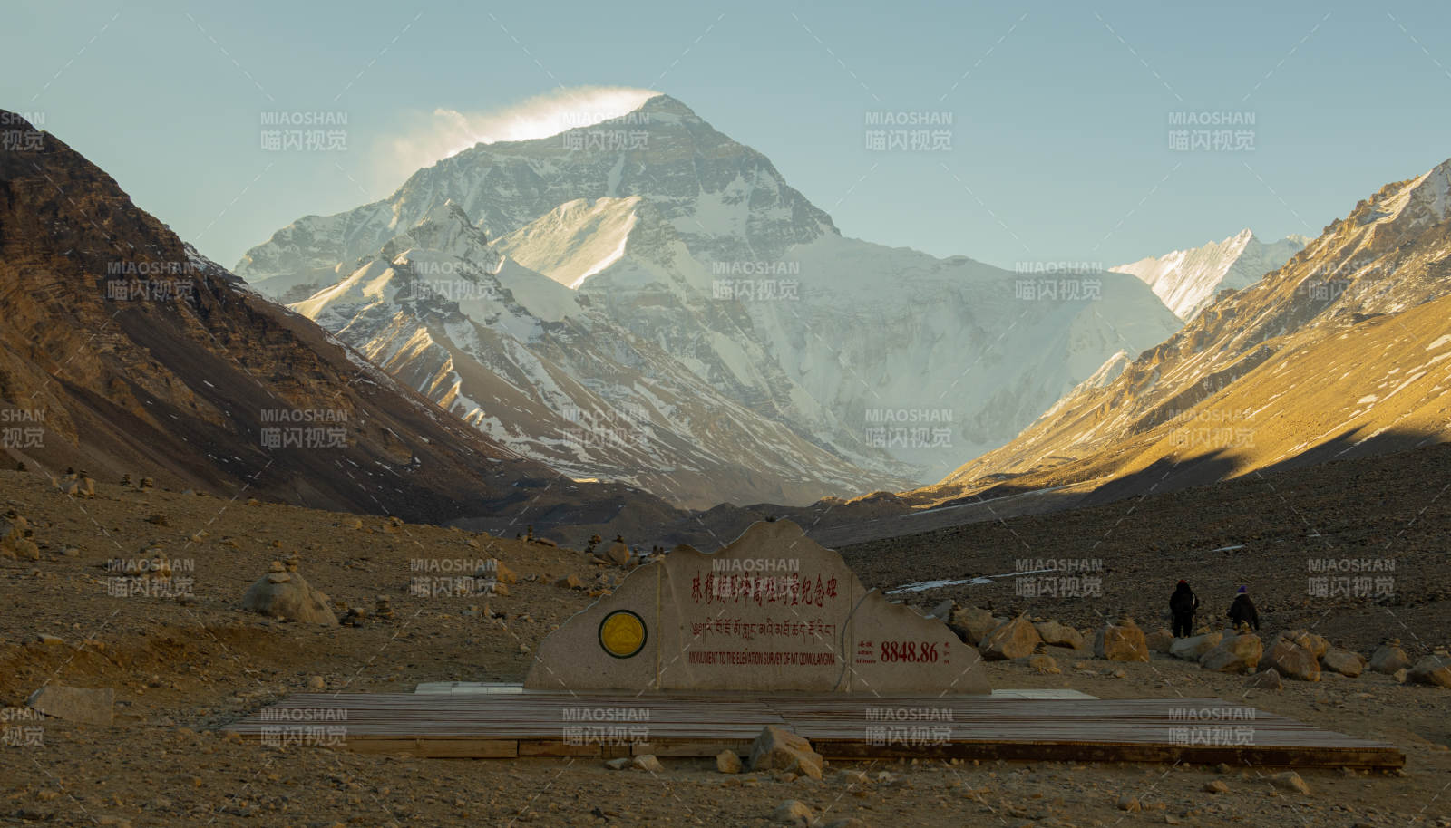 珠峰脚下 壮丽山景图片