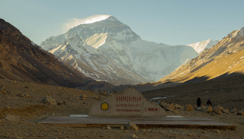 珠峰脚下 壮丽山景图片