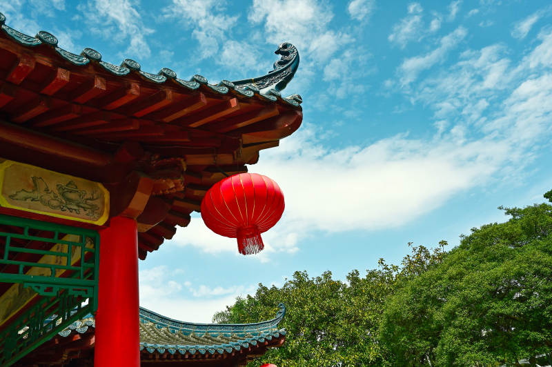 红灯笼映蓝天图片