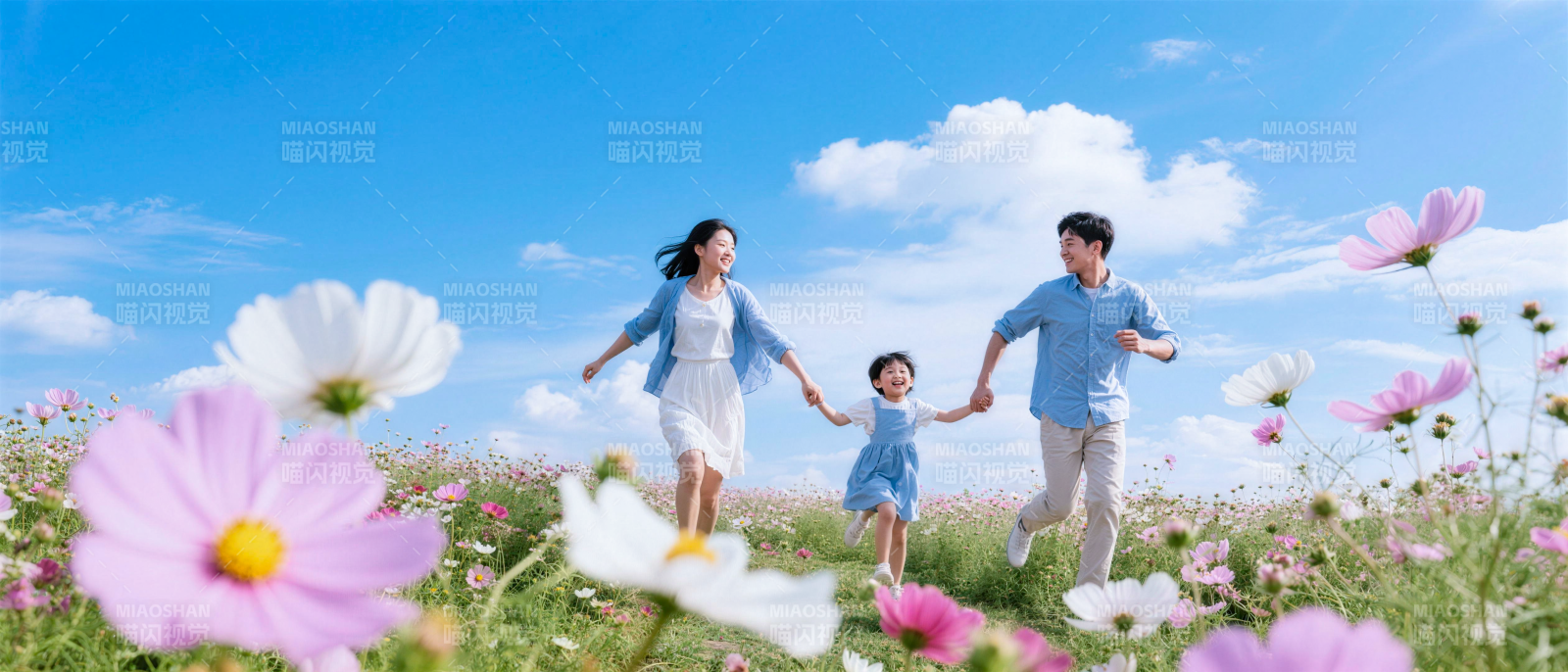 花海中的幸福一家图片