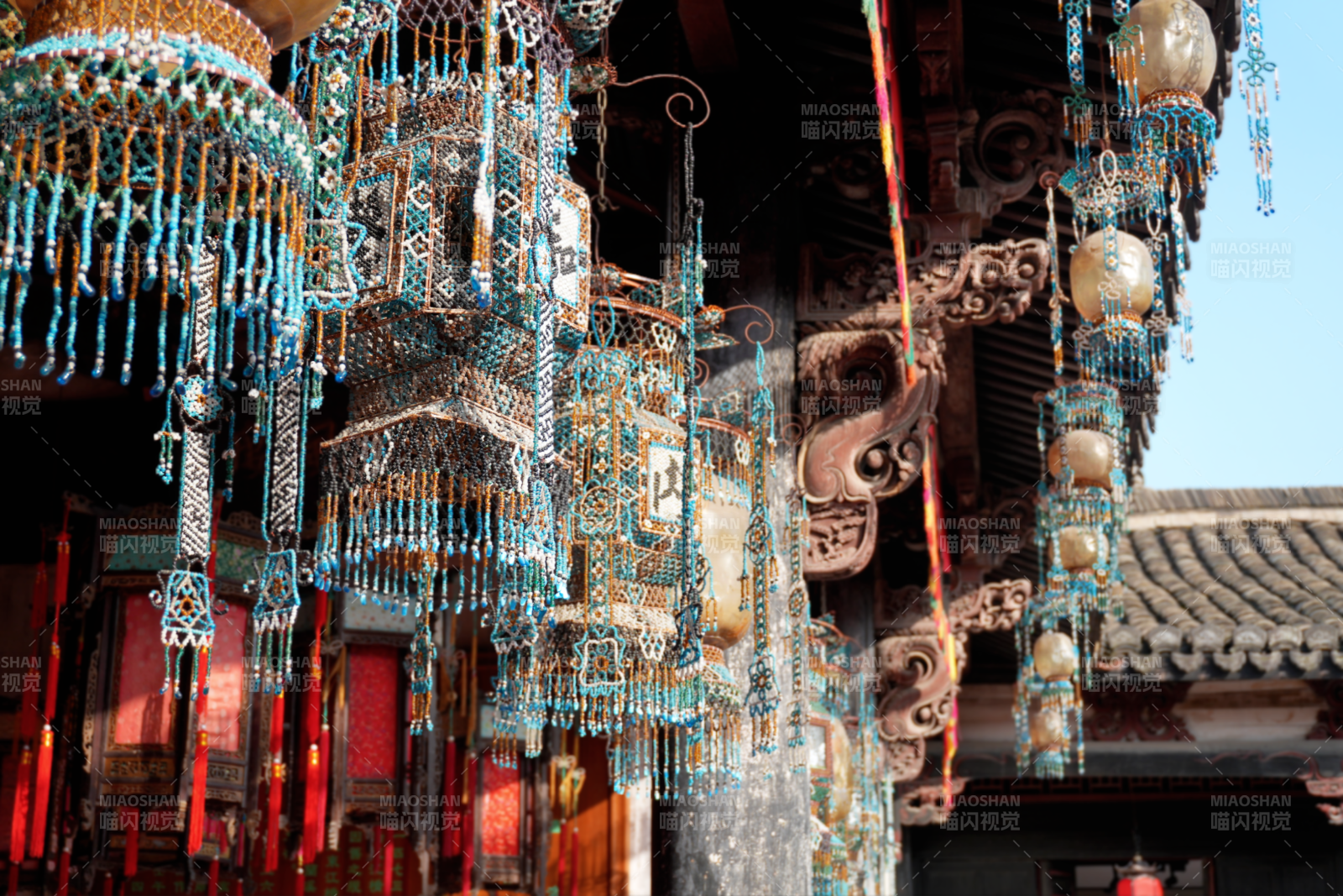 古建筑挂饰特写卢宅珠灯图片