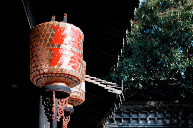 古寺红灯笼卢宅图片