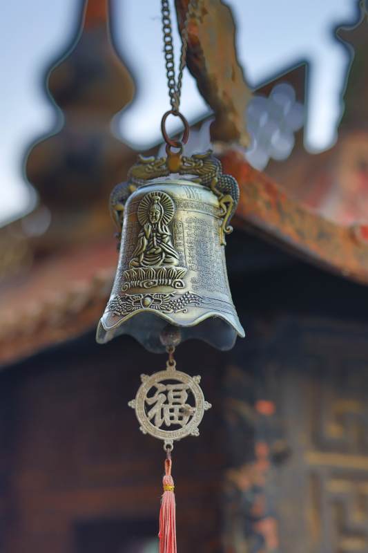古寺风铃祈福图片