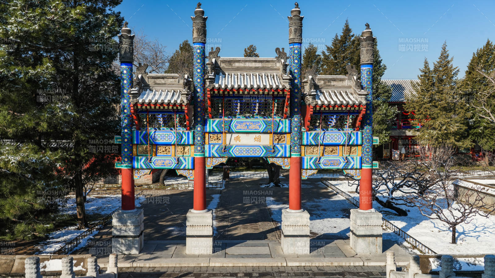 颐和园古色古香的牌坊图片