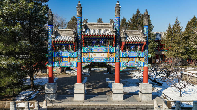 颐和园古色古香的牌坊图片