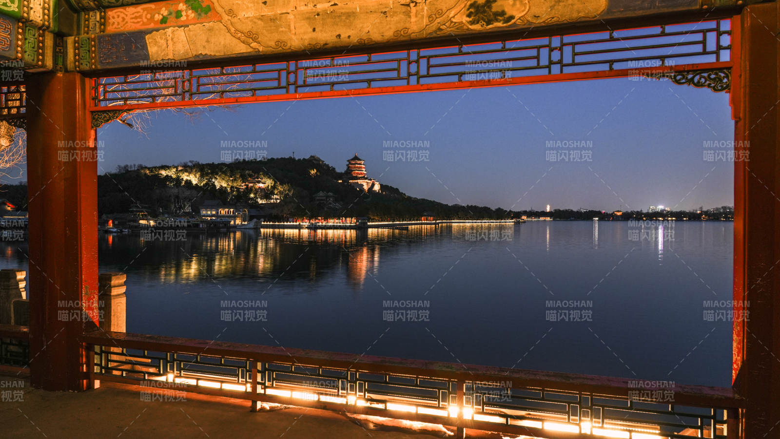 颐和园夜色中的湖光山色图片