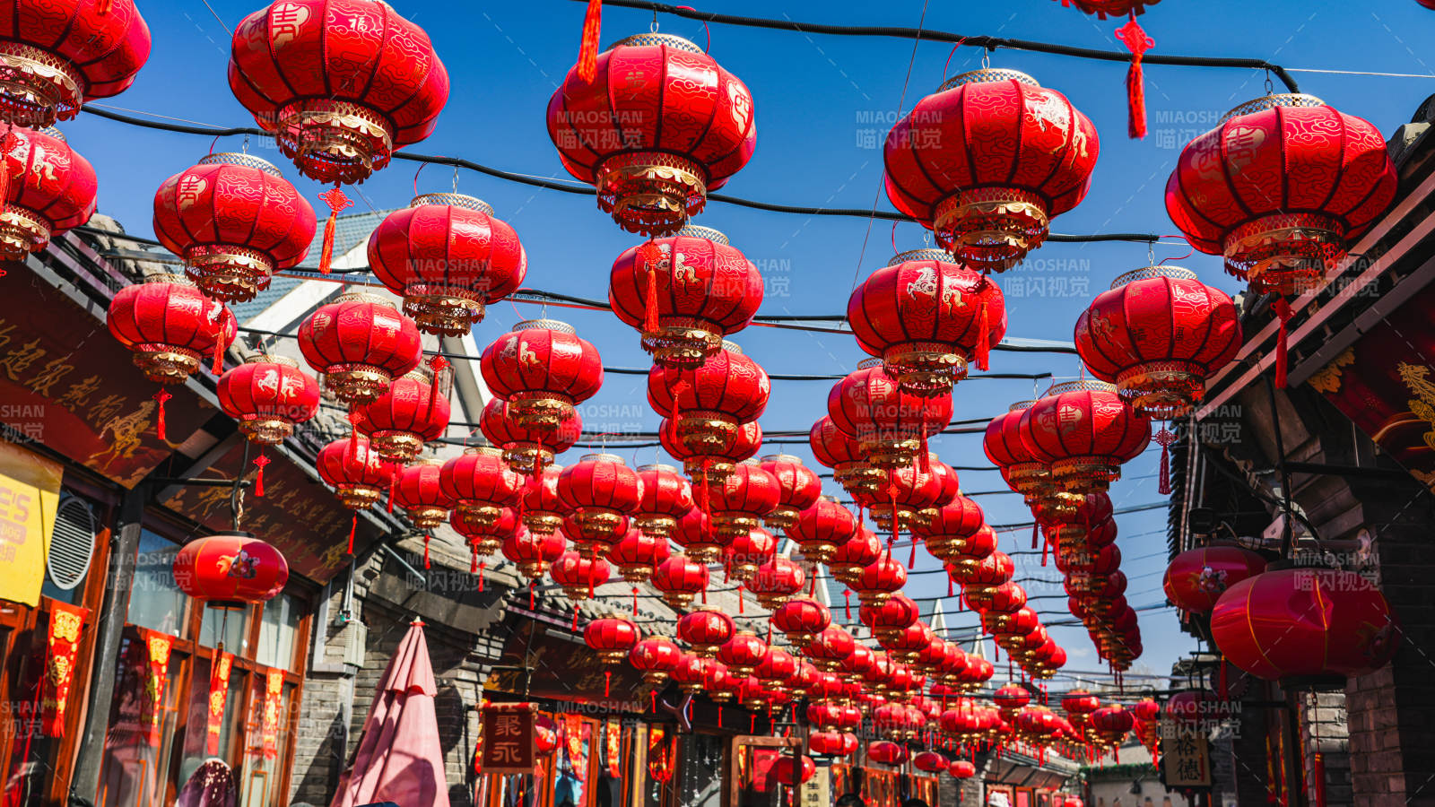 天津杨柳青古镇红灯笼街景图片