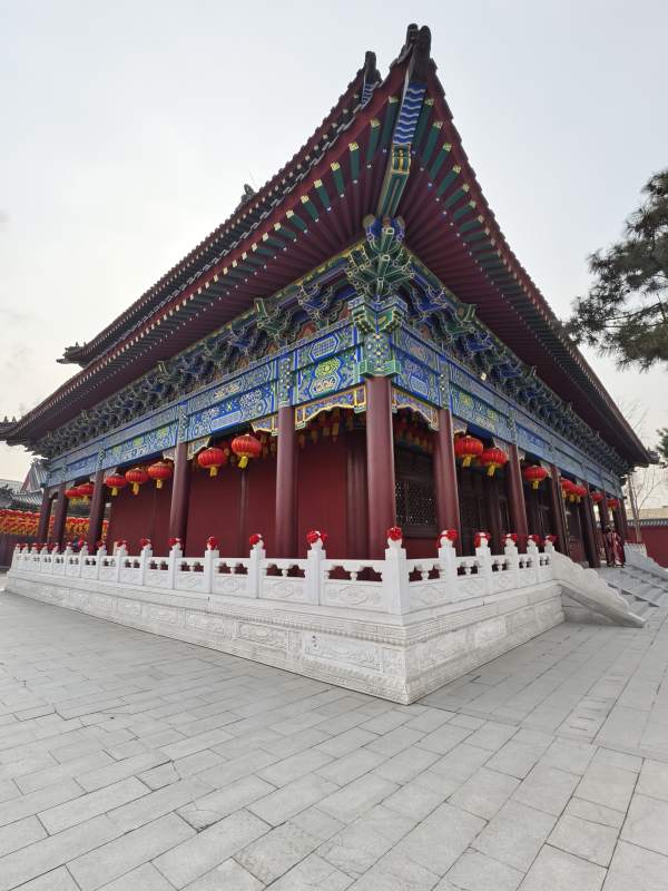 古建筑红墙蓝瓦图片