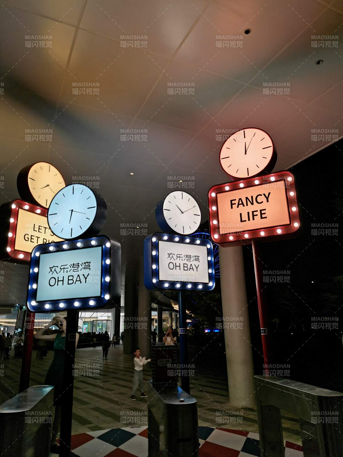 欢乐海湾时钟灯牌图片