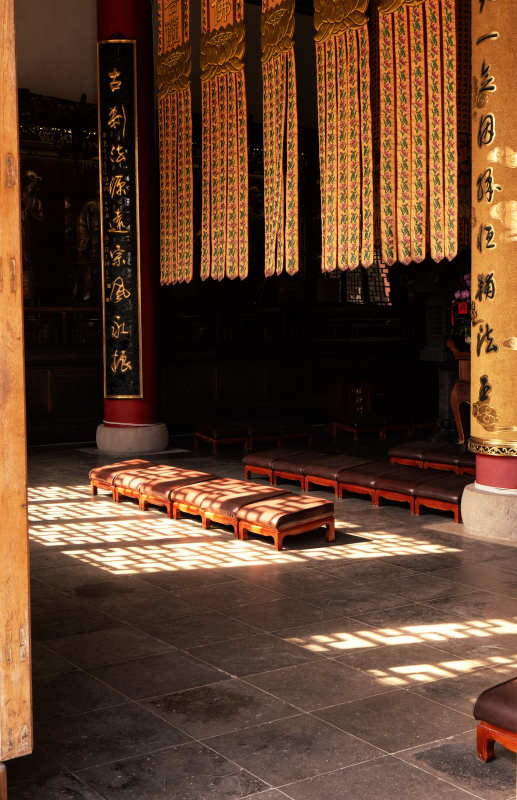 古寺静谧光影图片