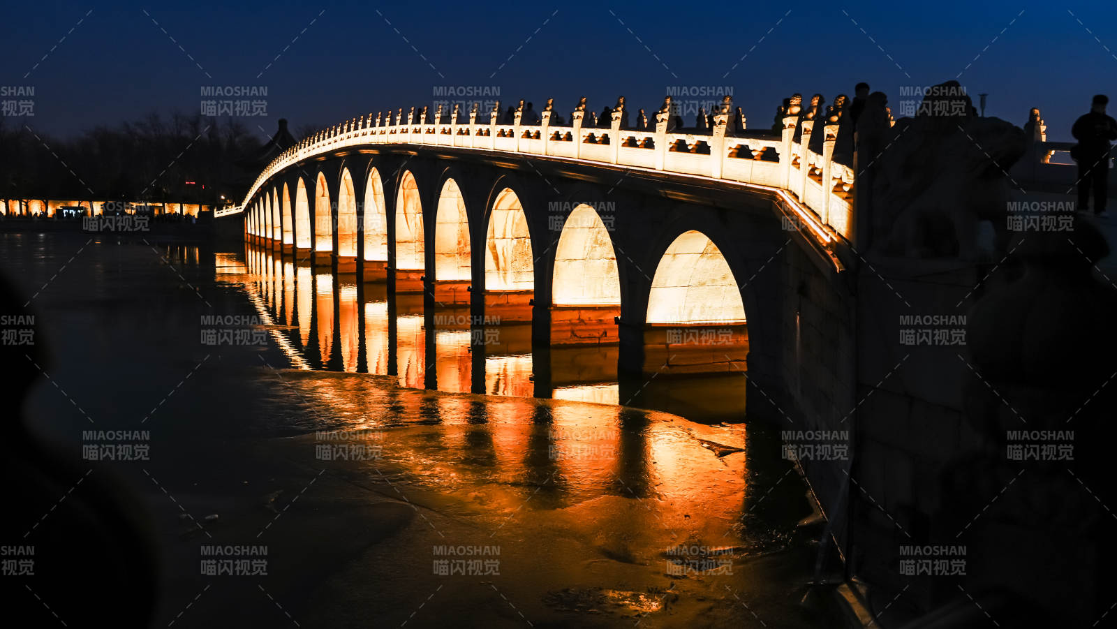 夜色中的十七孔桥图片