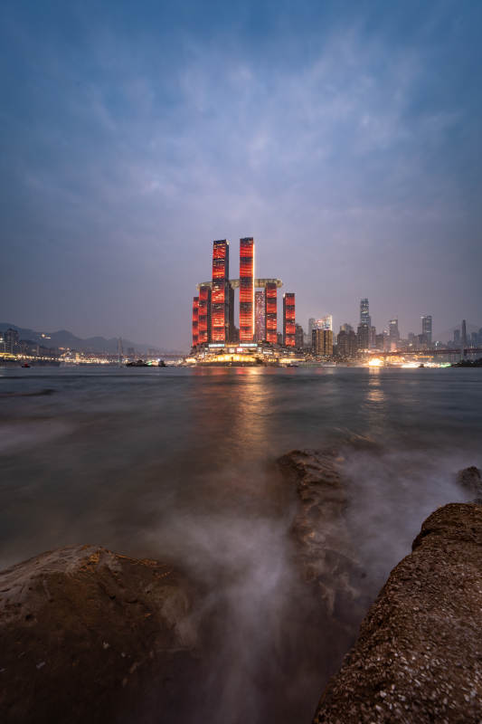 夜幕下的城市灯火图片