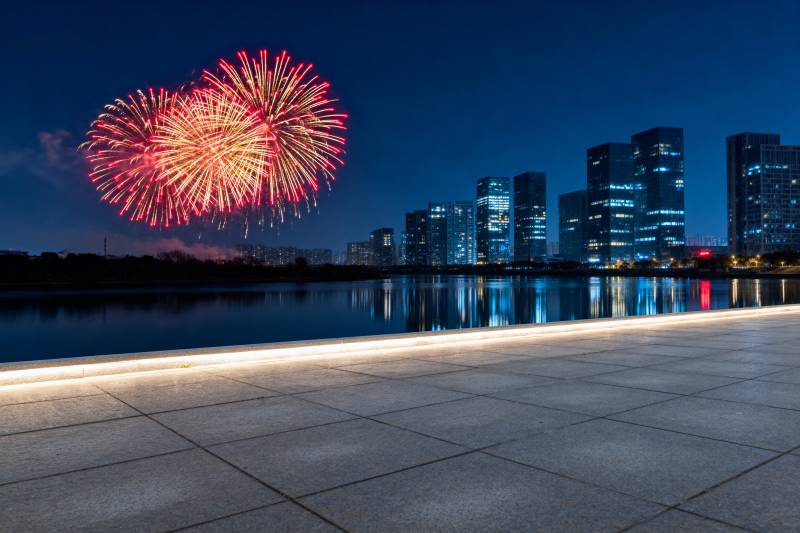 夜景烟花映城市图片