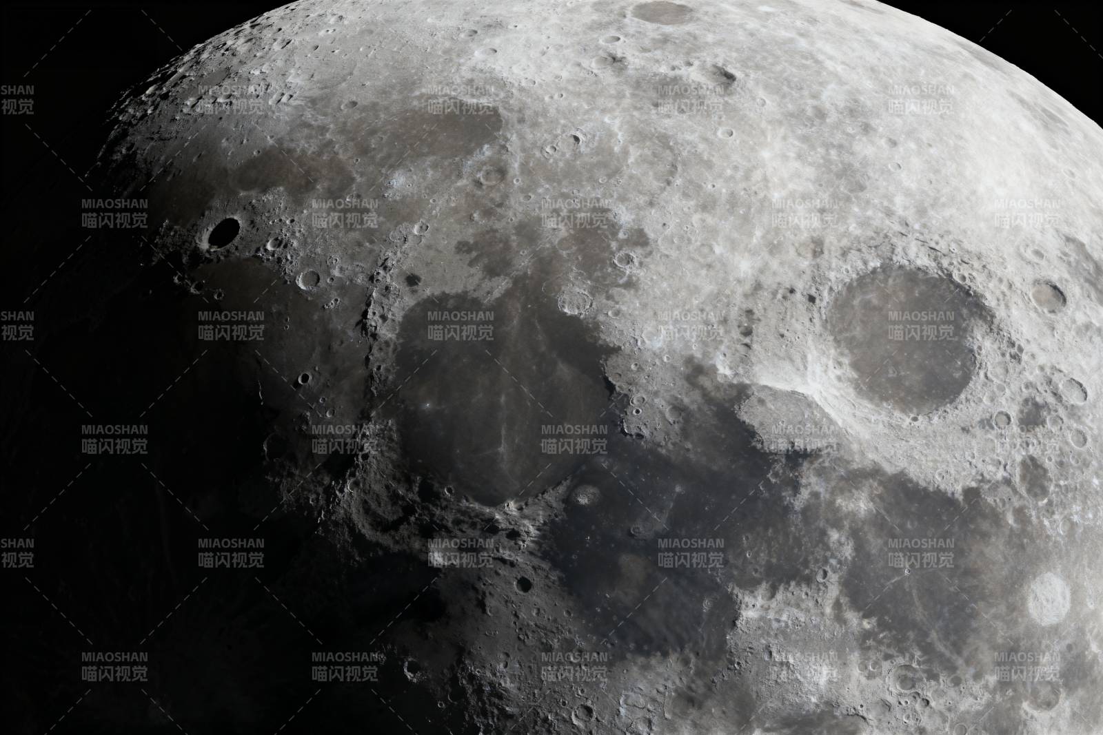 月球表面特写图片