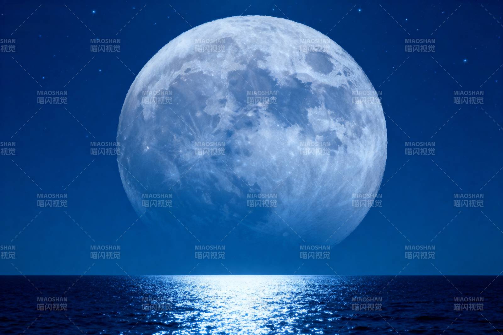 月照海面图片