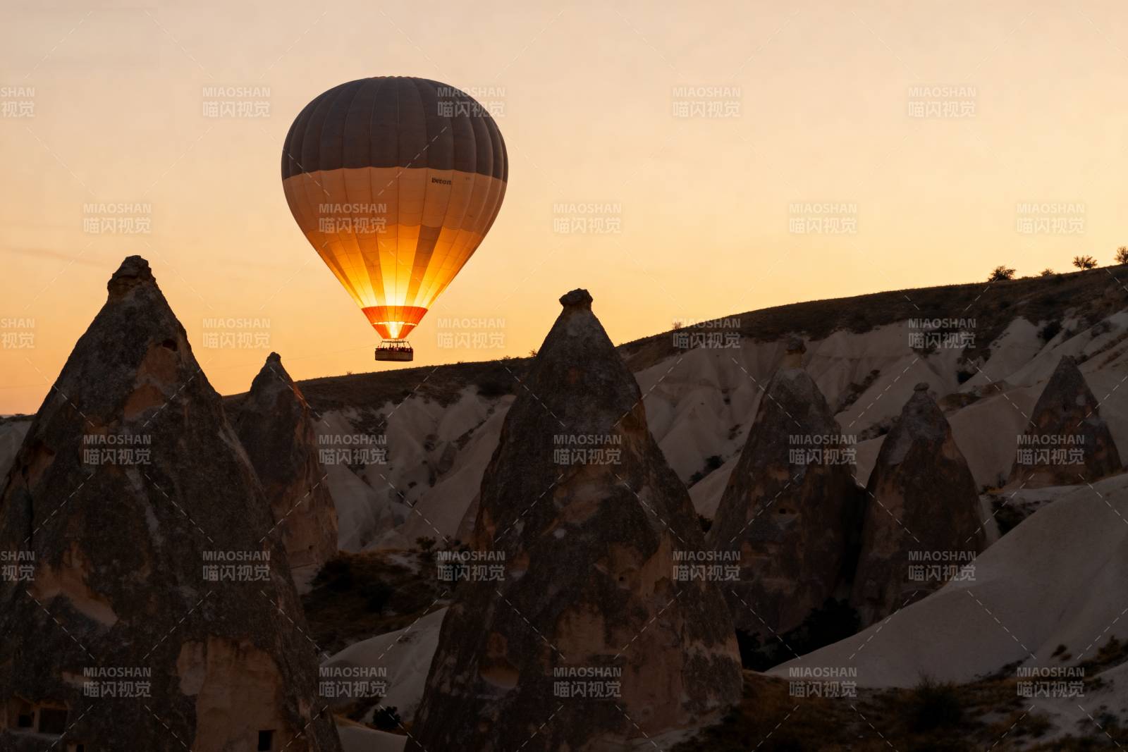 热气球升空奇景图片