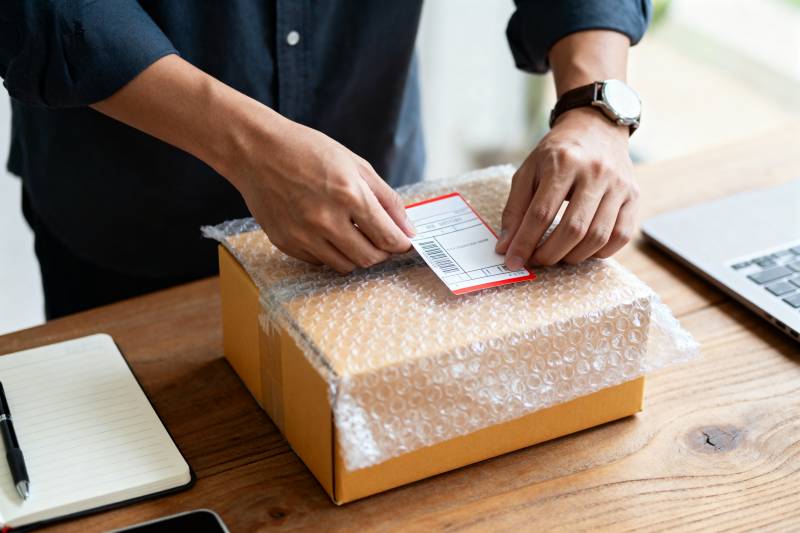 包裹贴标签图片