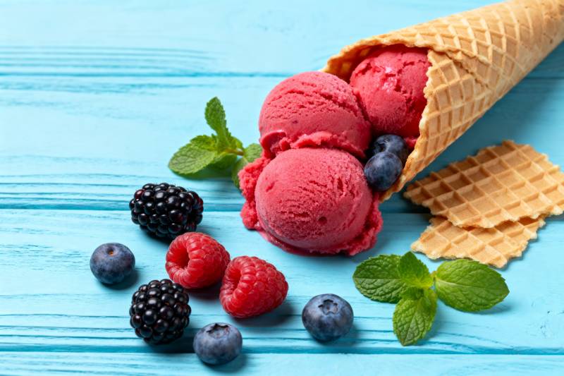 莓果冰淇淋图片