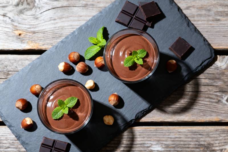 巧克力慕斯配坚果图片