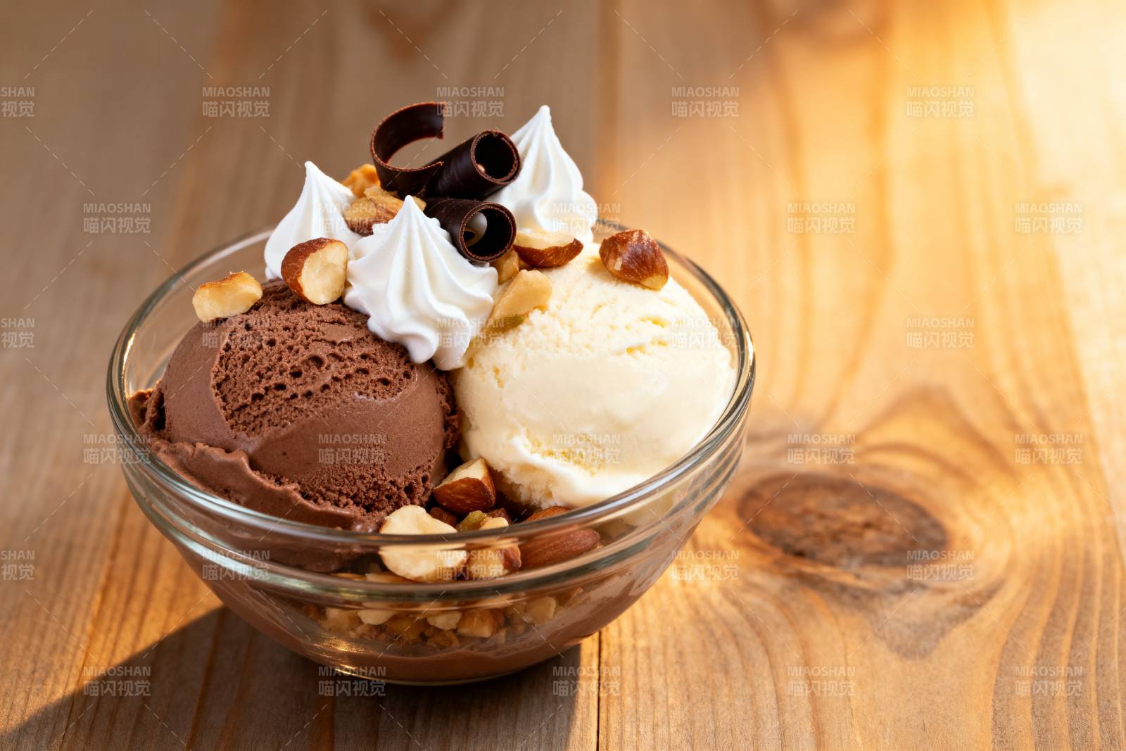 冰淇淋甜品碗图片