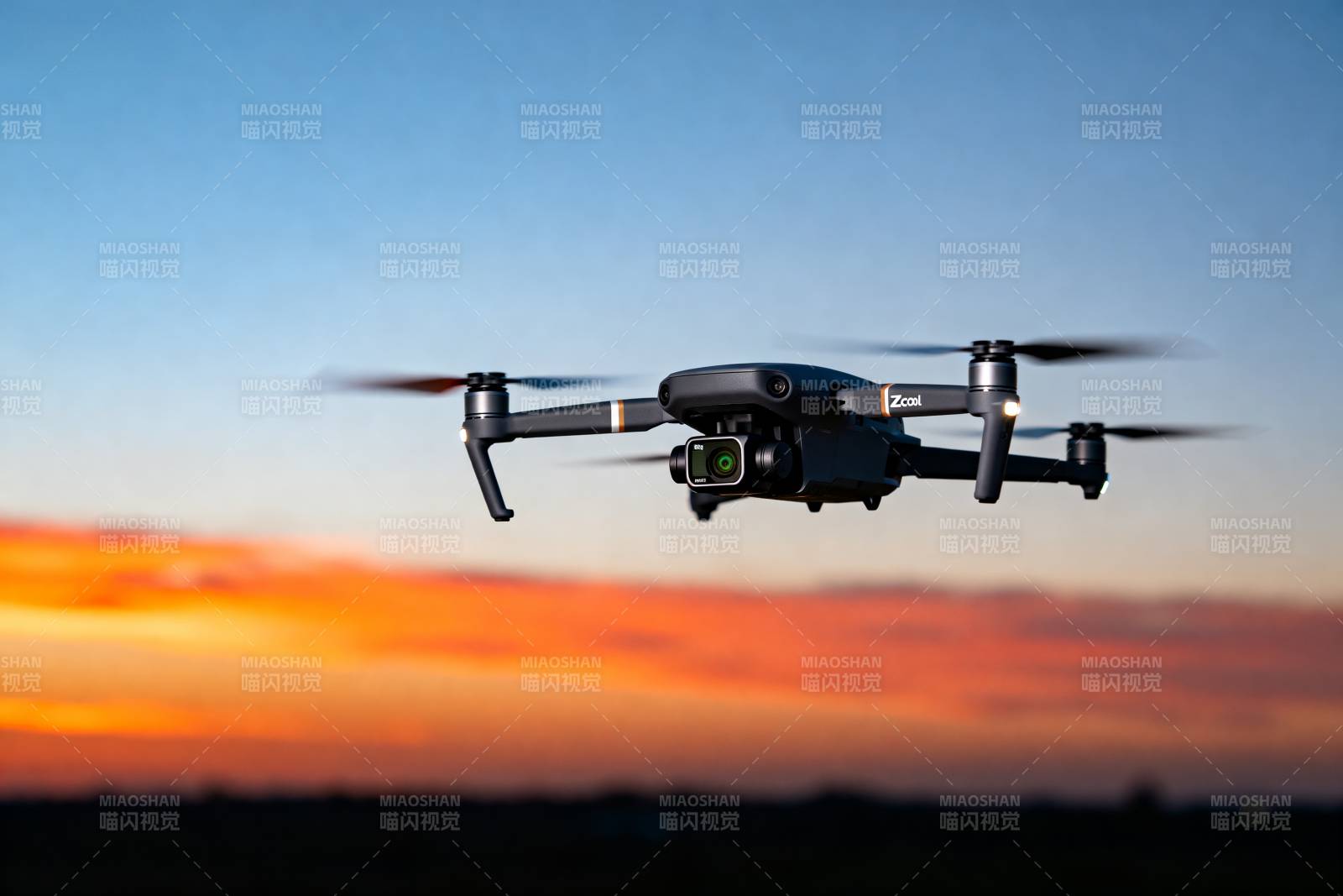 无人机翱翔天际图片