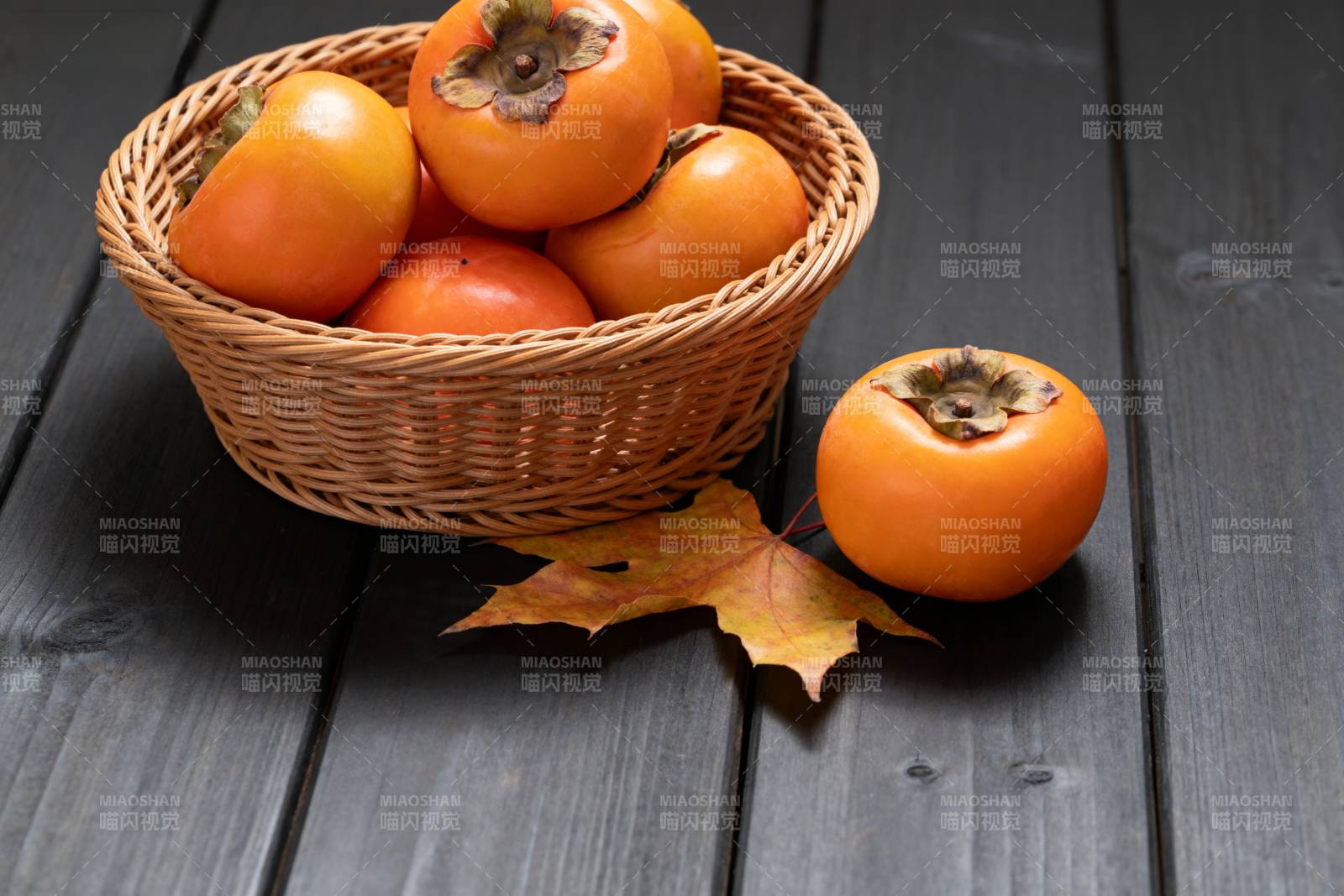 秋日柿子静物图片