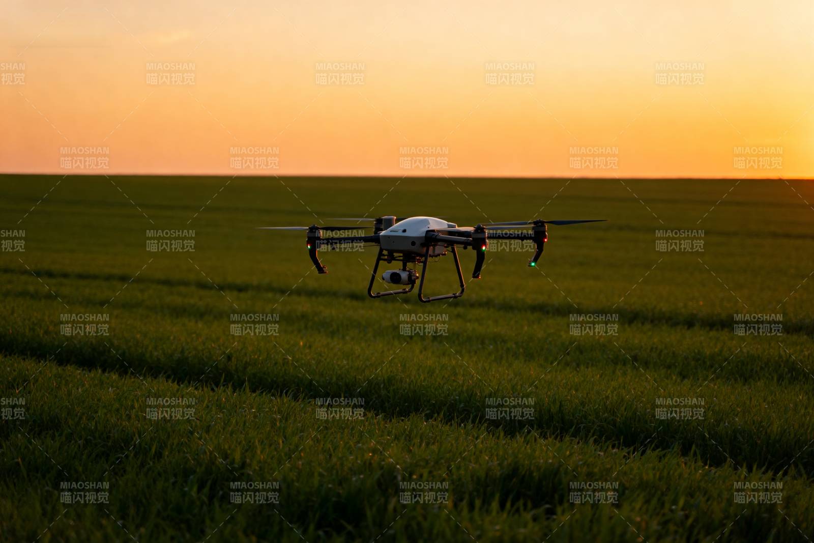无人机田野日落图片