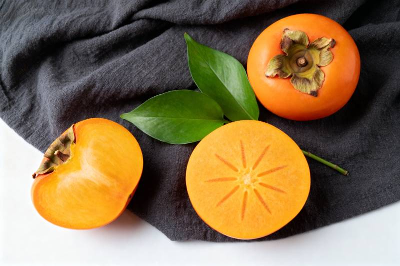 柿子切片与绿叶图片