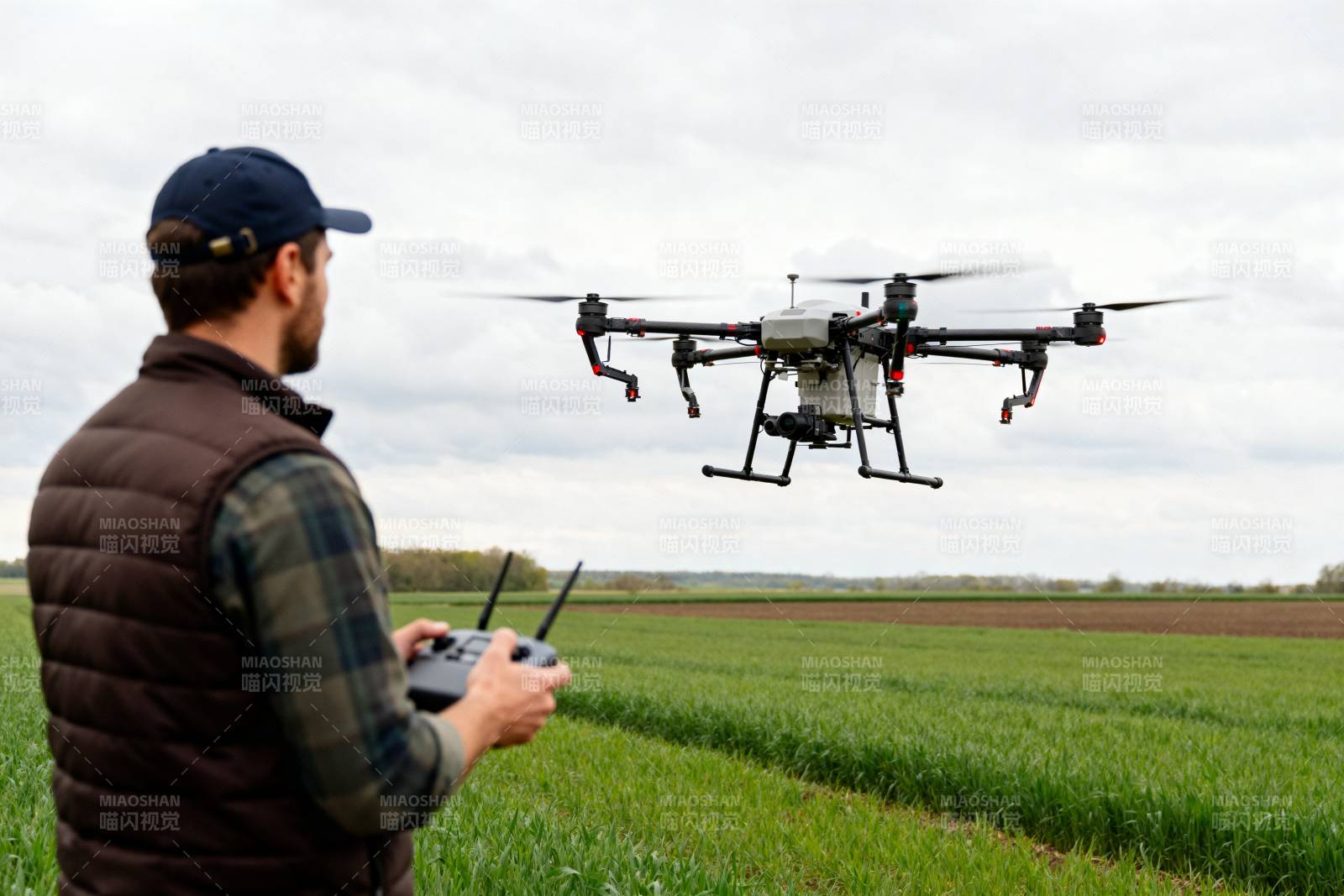 无人机农田作业图片