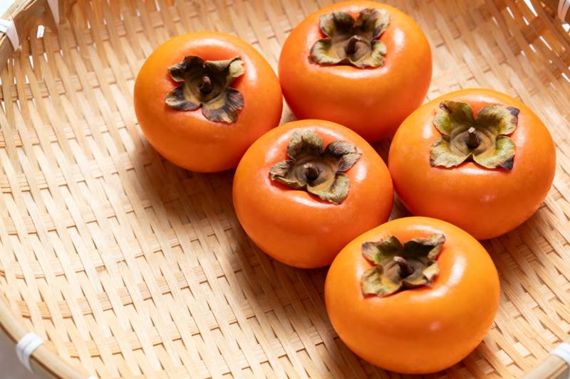 柿子篮中鲜橙色图片