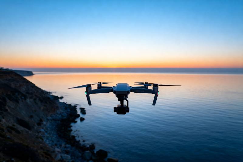 无人机航拍日落海景图片