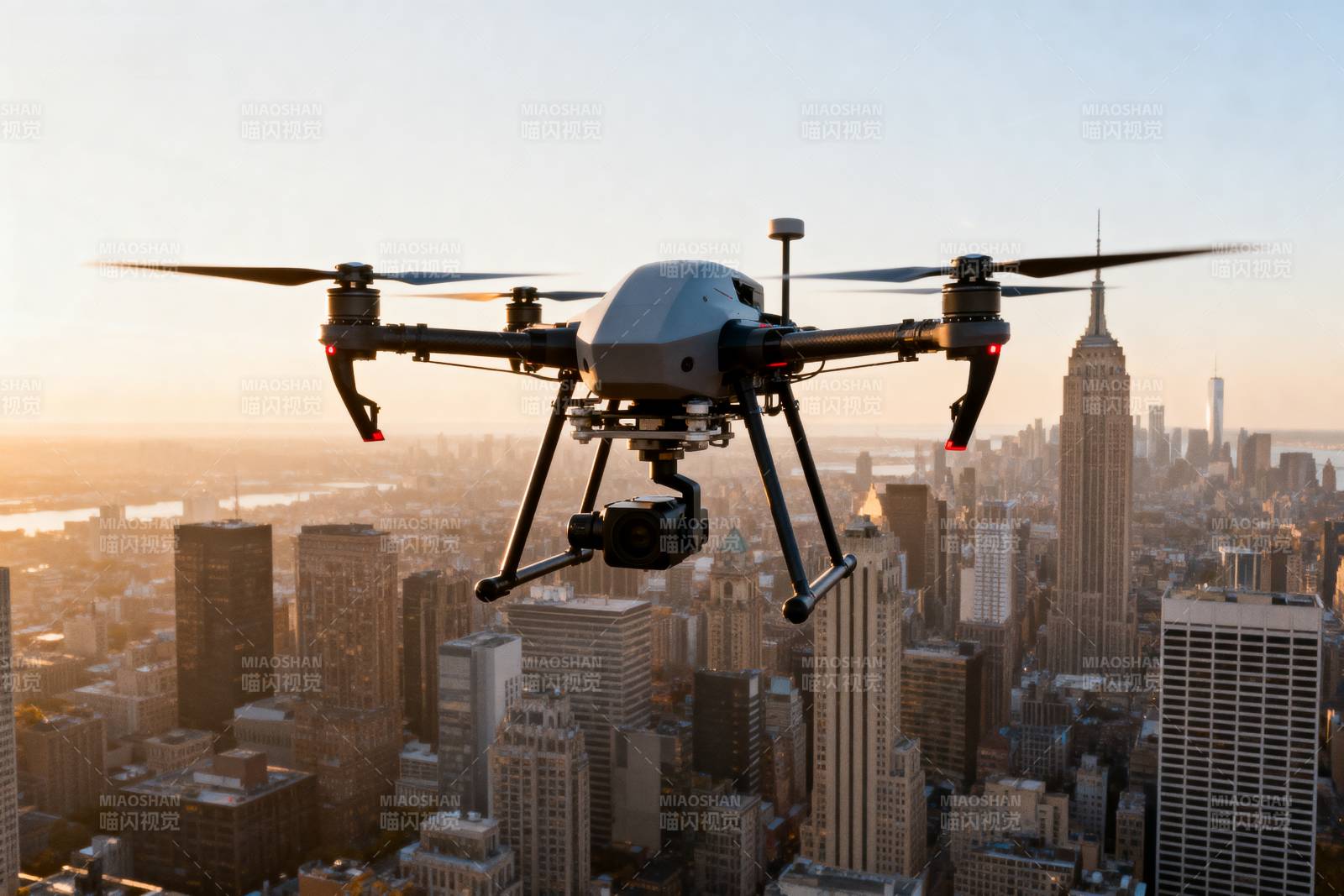 无人机翱翔城市上空图片