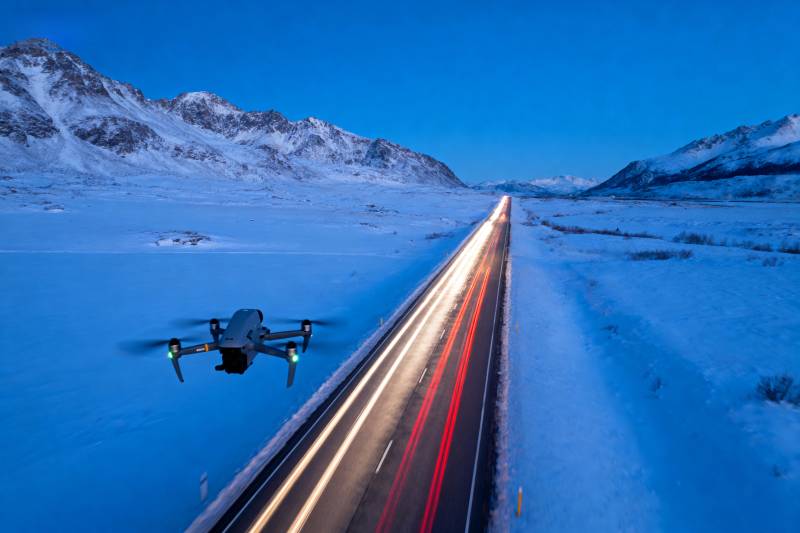 雪原夜航无人机图片