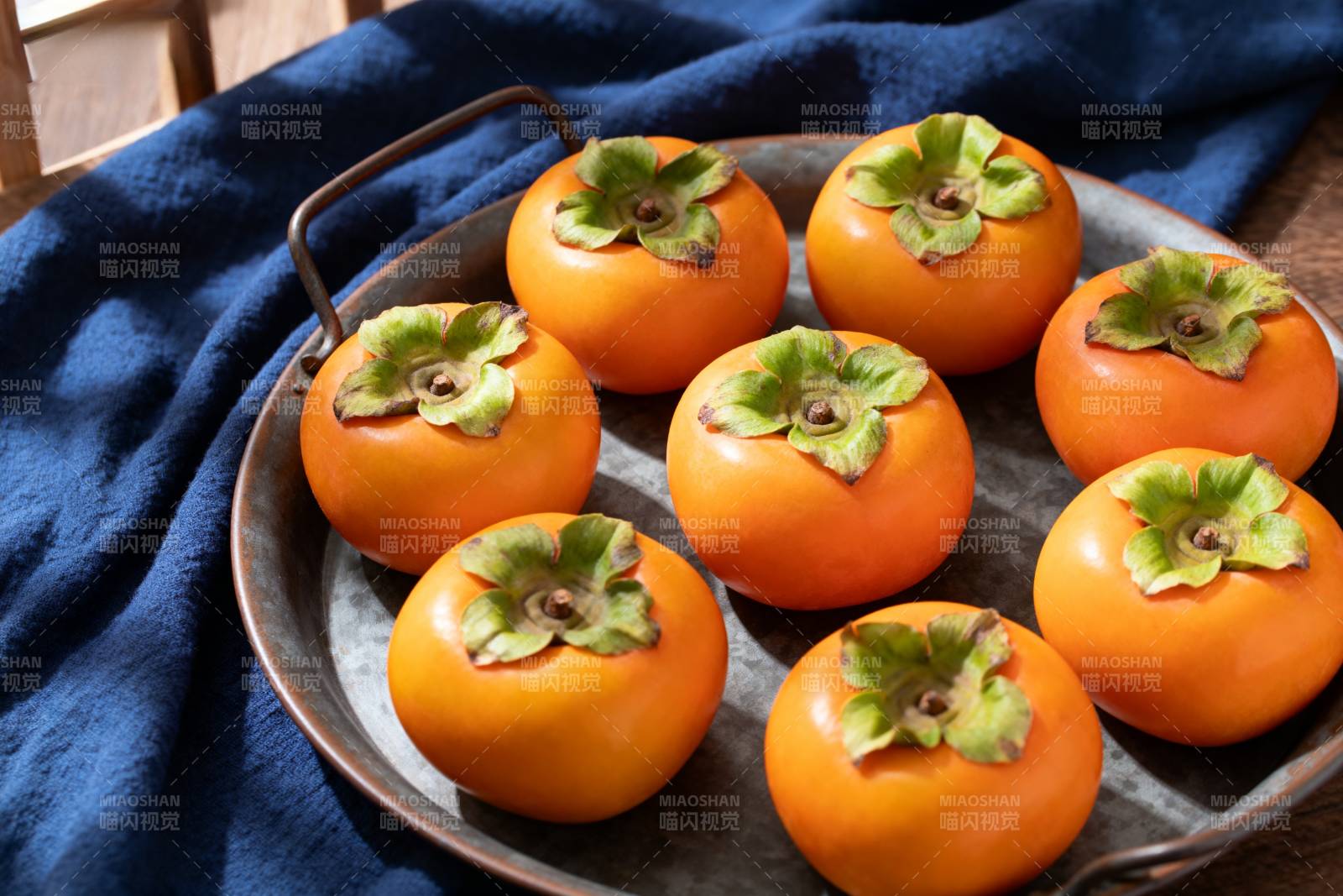 柿子盘中摆放图片