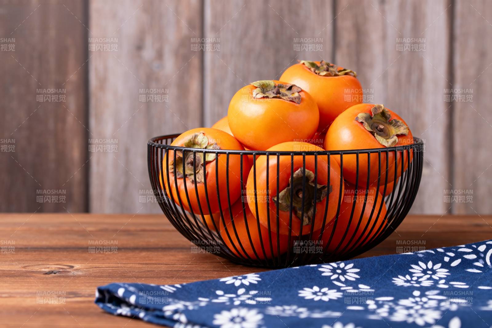 柿子满篮秋意浓图片