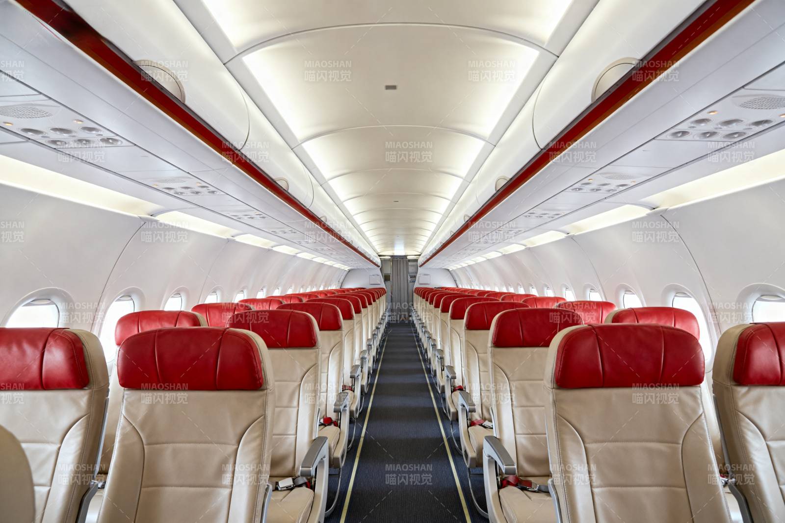 飞机客舱内部景象图片