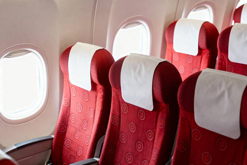 飞机红色座椅特写图片