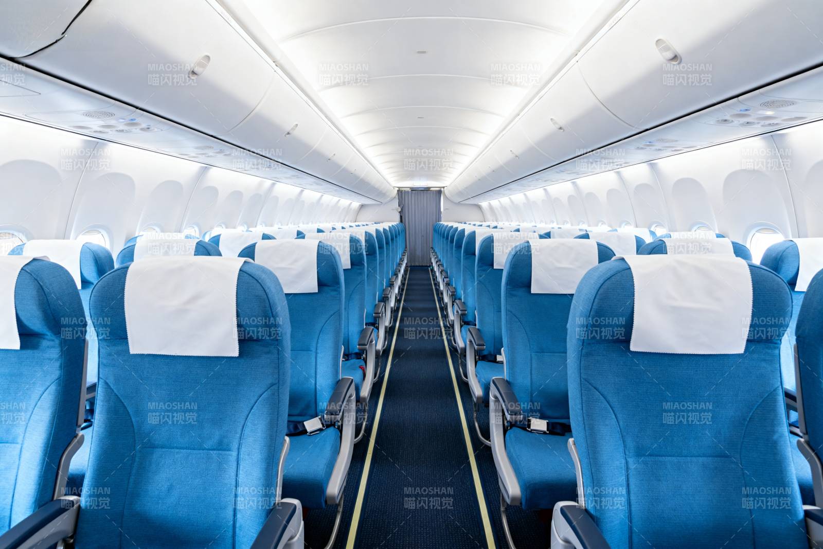 飞机客舱内部景象图片
