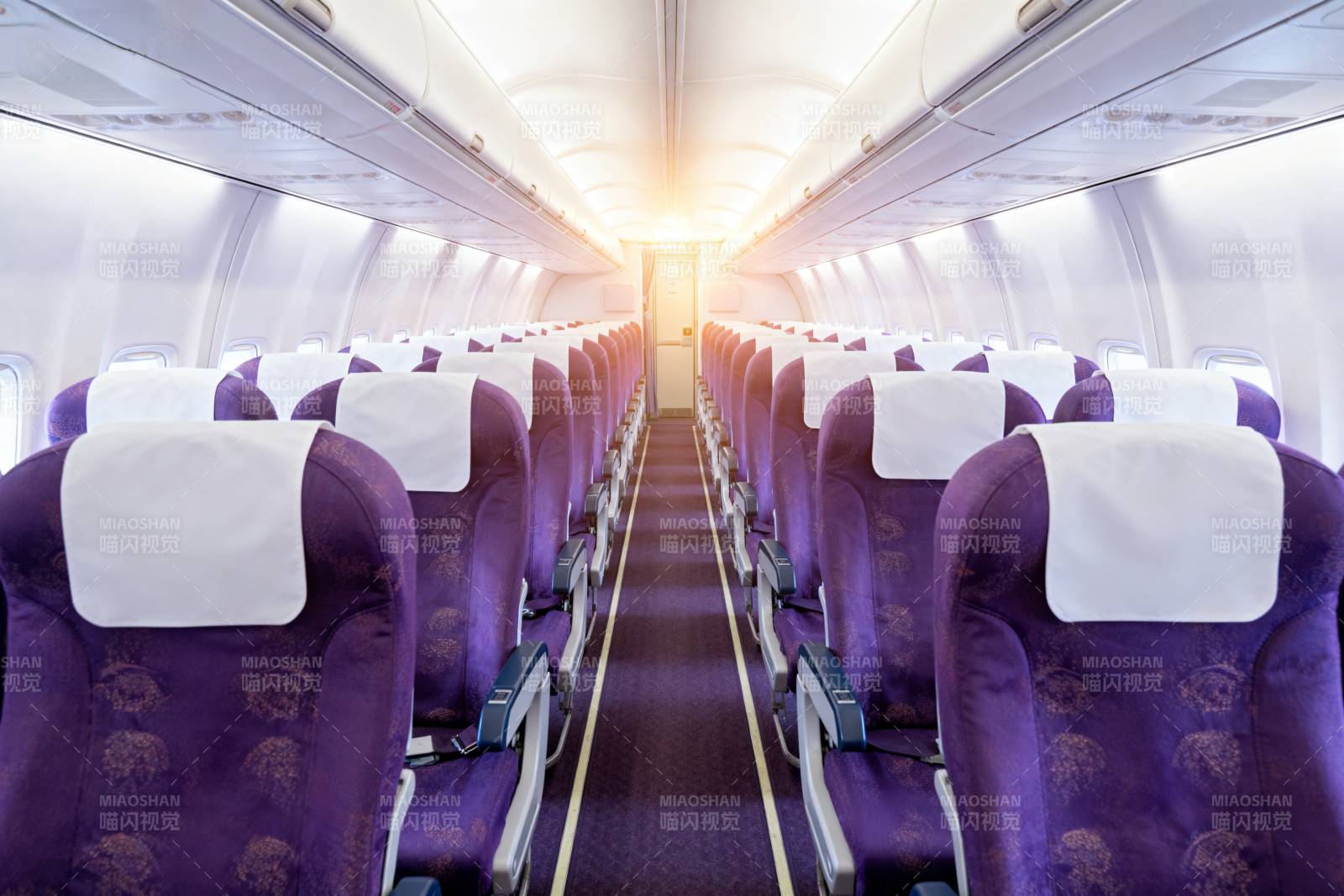 飞机客舱紫色座椅图片