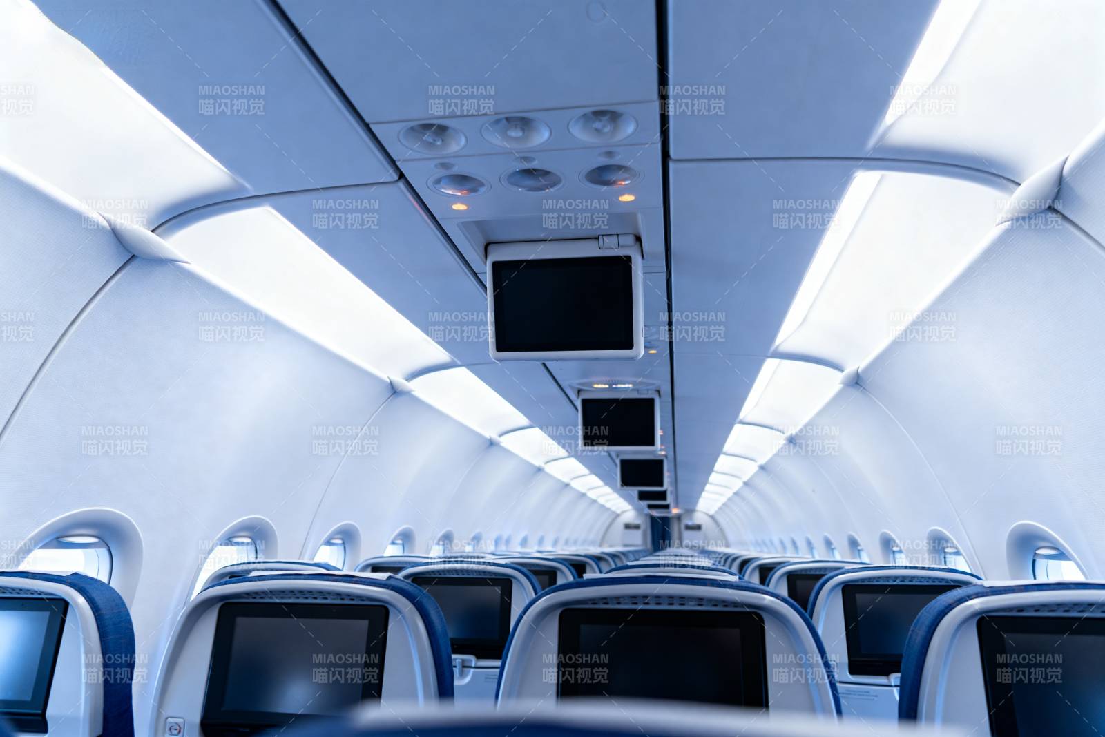 飞机客舱内部景象图片