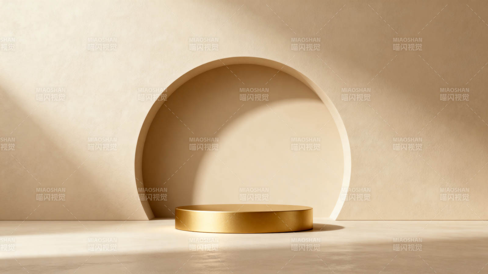 金色圆台静置光影中图片