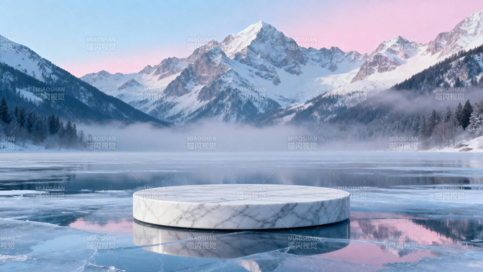 冰湖雪峰映晨曦图片