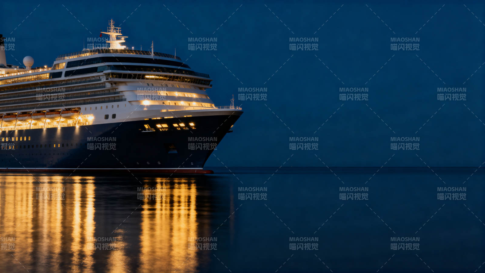 夜航邮轮 灯火辉煌图片