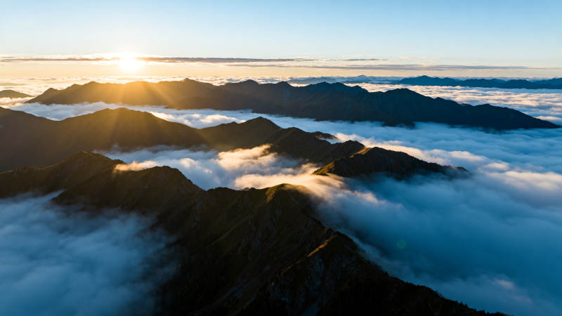 云海日出山峦图片