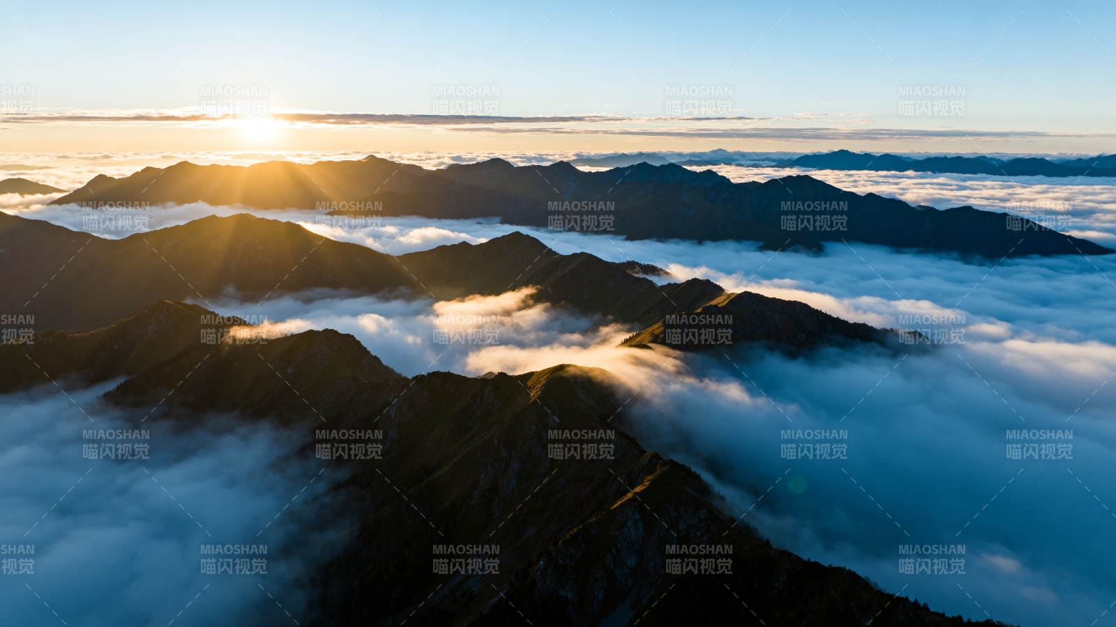 云海日出山峦图片