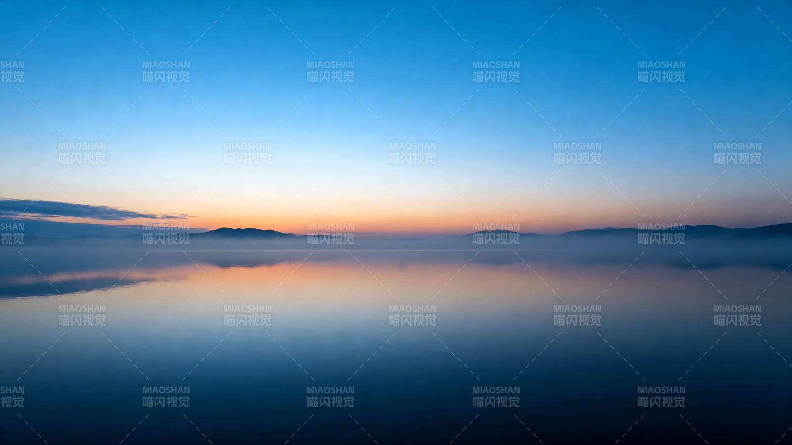 晨曦湖面静谧美图片